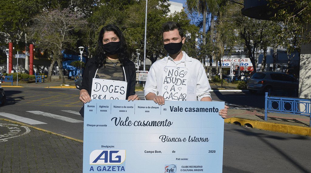 Final feliz: Noivos que vendiam paçoca em semáforo ganham festa