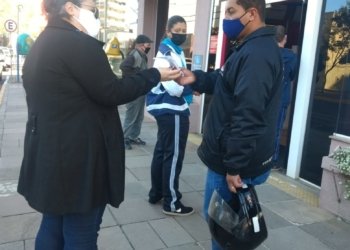 CDL realizou entrega de máscaras no centro de Campo Bom