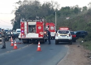 Acidente de trânsito deixa vítimas presas nas ferragens