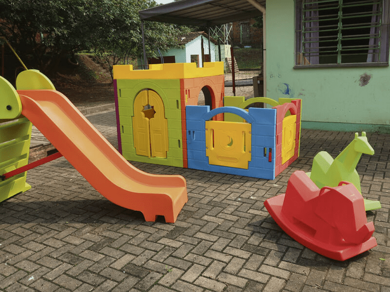 Escolas de educação infantil recebem brinquedos novos 1 brinquedos