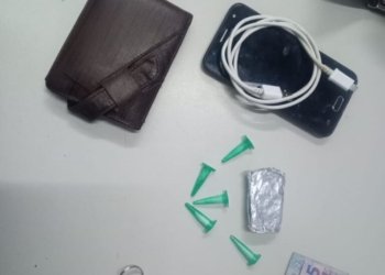 Homem é detido com drogas no Centro 6 Homem é detido com drogas no Centro