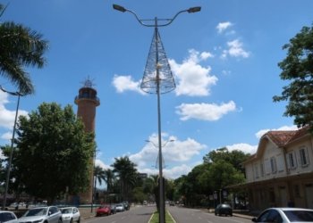 Em clima natalino: Prefeitura de Campo Bom começa a instalação de decorações de Natal pela cidade