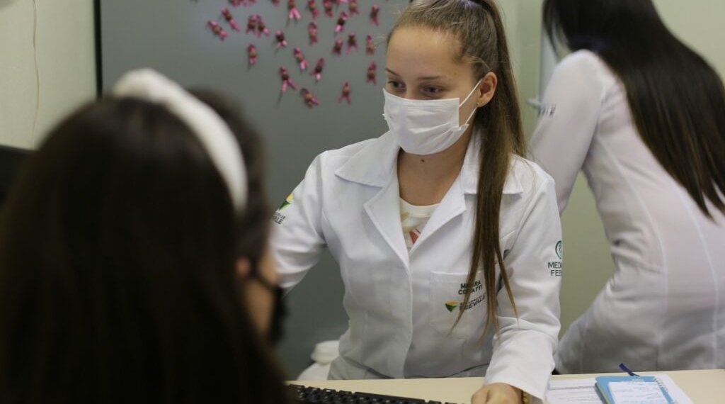 Alunos da Universidade Feevale colocam em prática conhecimento em unidades de saúde 1 Alunos da Universidade Feevale colocam em prática conhecimento em unidades de saúde