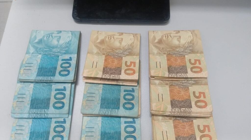 BM realiza prisão de dois foragidos e apreensão de menor em Campo Bom 1 BM realiza prisão de dois foragidos e apreensão de menor em Campo Bom