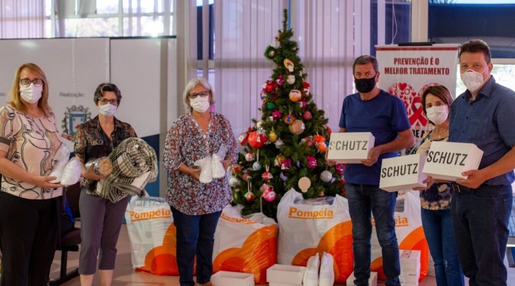 Em comemoração aos seus 25 anos, Schutz doa calçados e roupas de cama à comunidade campo-bonense 1 Em comemoração aos seus 25 anos, Schutz doa calçados e roupas de cama à comunidade campo-bonense