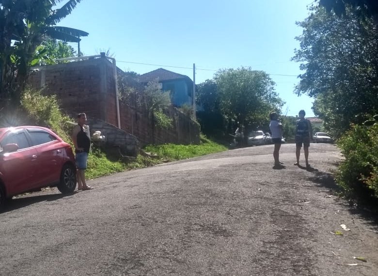 Rompimento de fios deixa 15 famílias sem luz por quase 48 horas 1 Rompimento de fios deixa 15 famílias sem luz por quase 48 horas