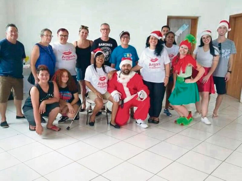 Prazo para adotar uma cartinha do Papai Noel encerra na próxima semana 1 anjas de batom