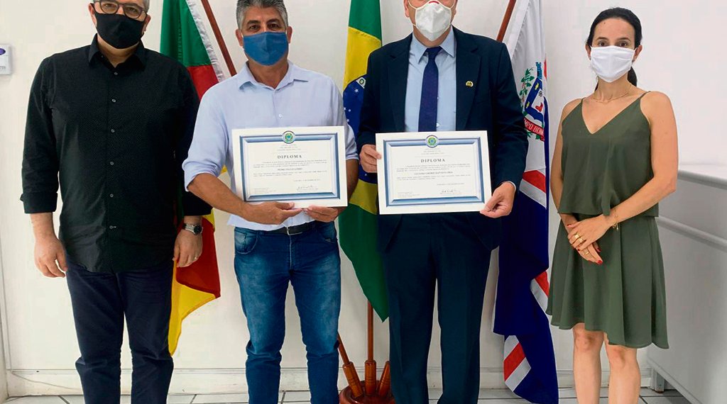 Prefeito, vice e vereadores eleitos para 2021-2024 são diplomados 1 Prefeito, vice e vereadores eleitos para 2021-2024 são diplomados