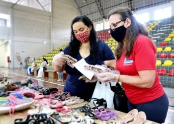 Verão Solidário  distribui roupas para população em situação de vulnerabilidade social