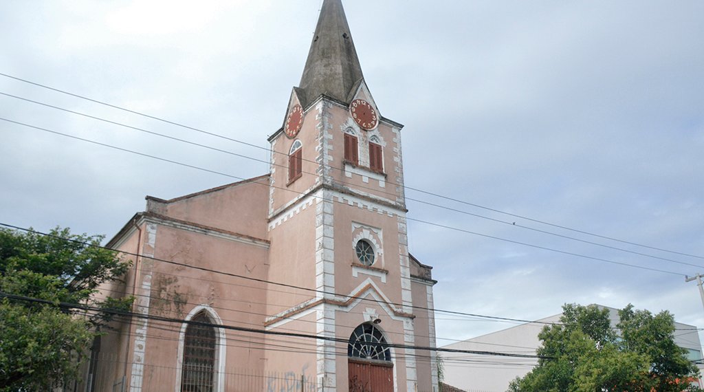 Projeto de reconstrução da Igreja Evangélica Trindade será encaminhado 1 Fé que preserva: igreja que resistiu às ações do tempo ganha proteção do patrimônio