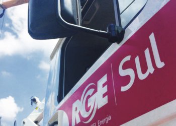 Fiscalização da RGE encontra ligação clandestina no bairro Porto Blos 4 Com parcelamentos em até 12x, RGE facilita pagamento para clientes em atraso