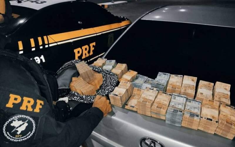 Campo-bonense é preso com mais de meio milhão de reais 1 policia