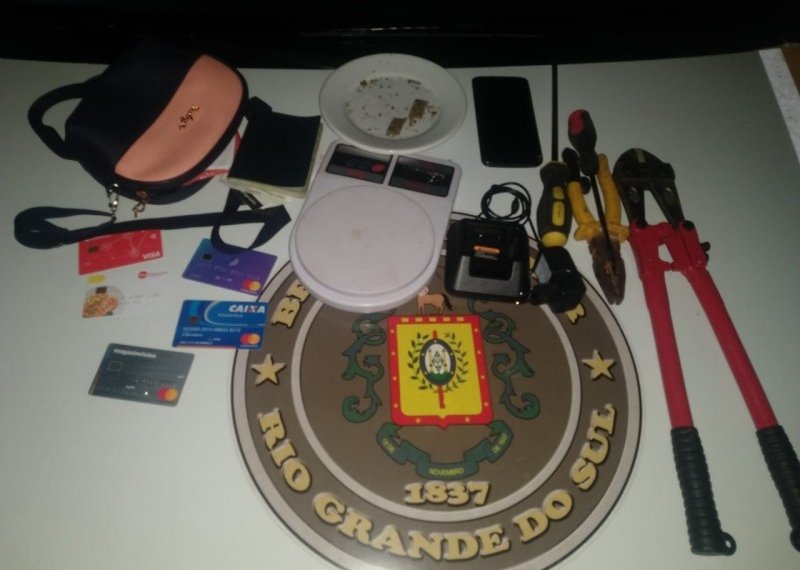 Dupla é presa por furto qualificado 1 Dupla é presa por furto qualificado