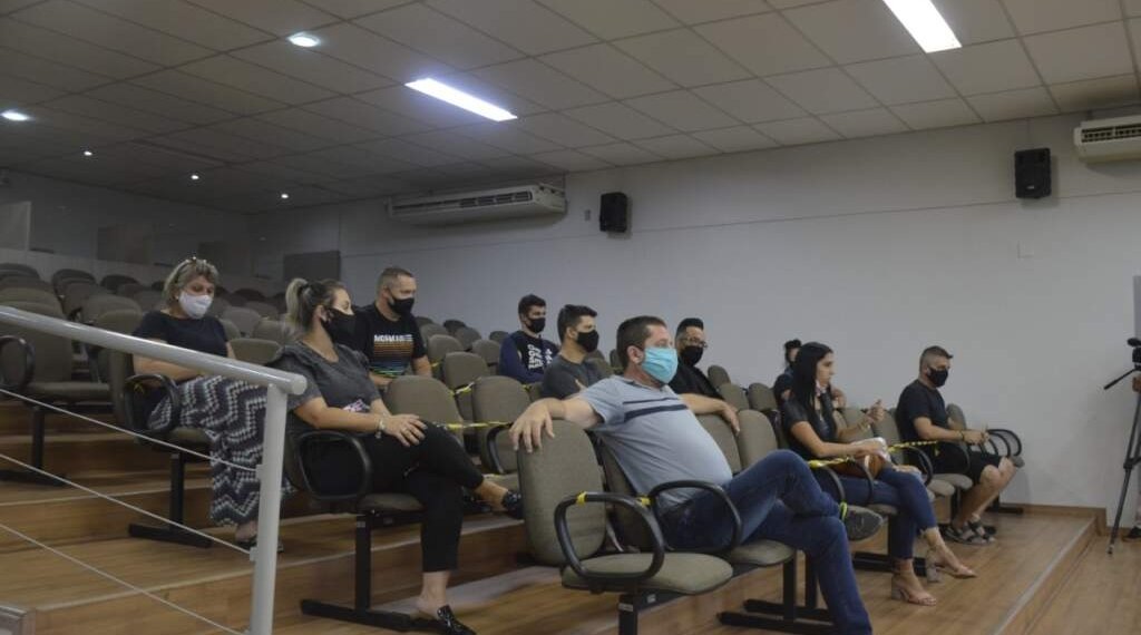 Comerciantes se reúnem com o legislativo na Câmara de Vereadores