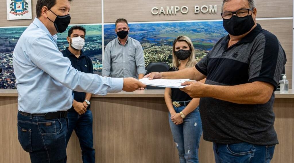 Executivo entrega à Câmara projeto que trata da possibilidade de compra de vacinas