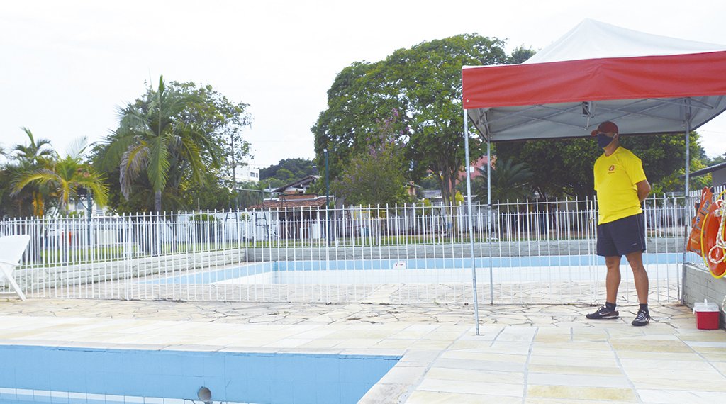 Guarda-vidas salva criança de 8 meses