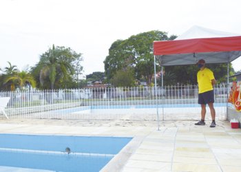 Guarda-vidas salva criança de 8 meses