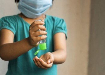 Infecção pela Covid-19 não garante imunidade ao vírus 8 Administração Municipal possibilita reabertura do comércio com restrições