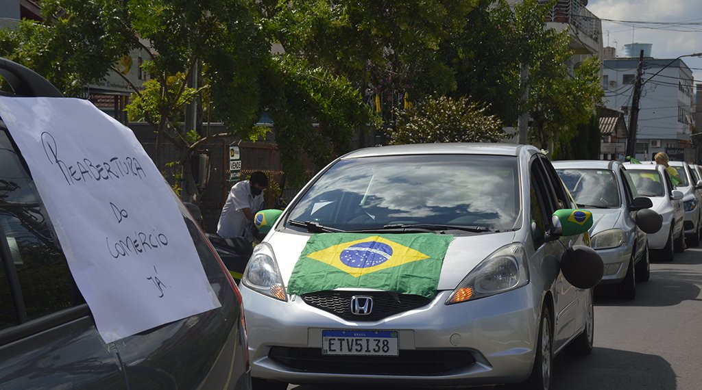 Empresários protestam pela reabertura do comércio 1 Empresários protestam pela reabertura do comércio