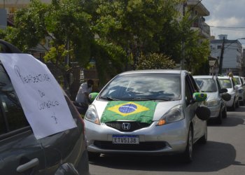 Empresários protestam pela reabertura do comércio