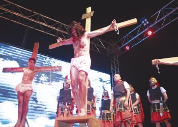 O espetáculo Paixão de Cristo será transmitido de forma on-line neste domingo