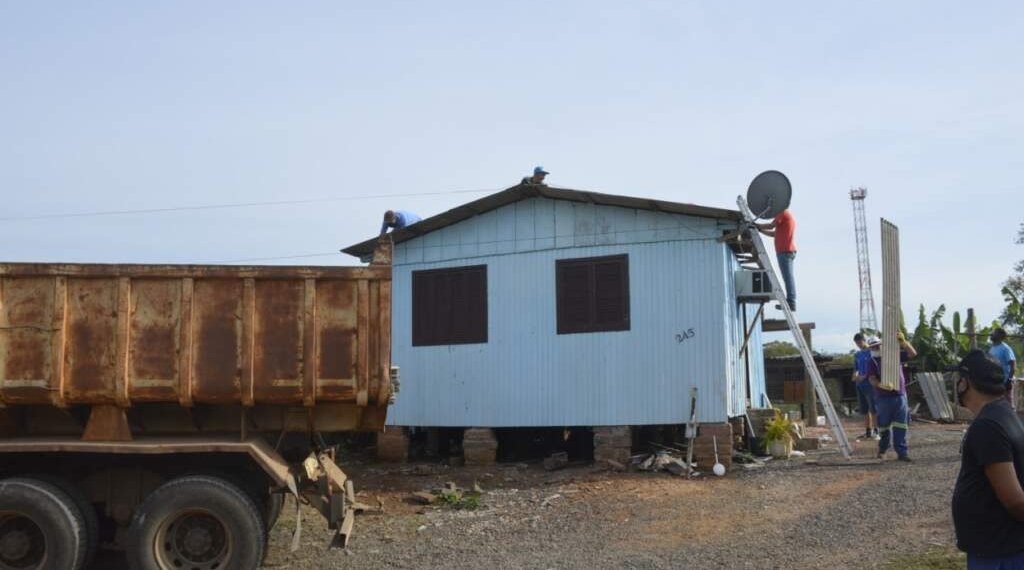 Reintegração de posse aconteceu na manhã desta terça, no bairro Vila Rica 1 Reintegração de posse aconteceu na manhã desta terça, no bairro Vila Rica