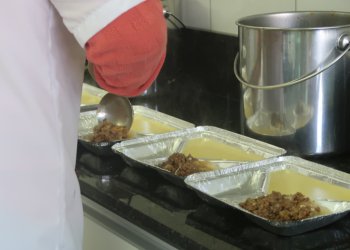 Mais de 100 mil marmitas foram distribuídas para alunos da rede municipal durante pandemia