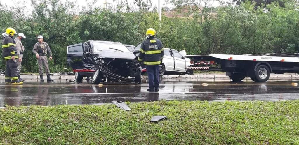 Grave acidente deixa duas pessoas feridas