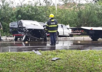 Grave acidente deixa duas pessoas feridas