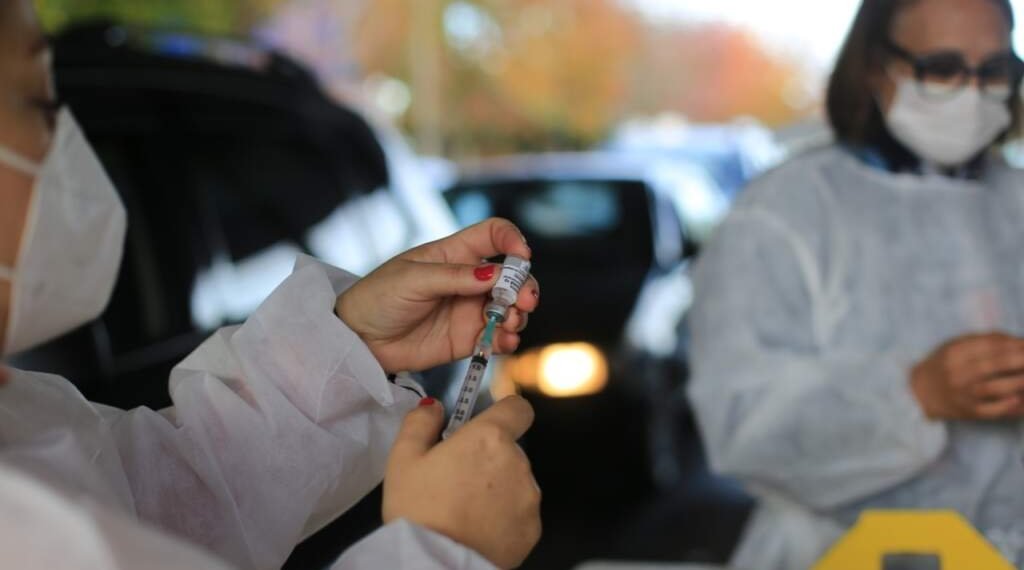 Vacinação da população acima de 49 anos acontecerá neste sábado, 12