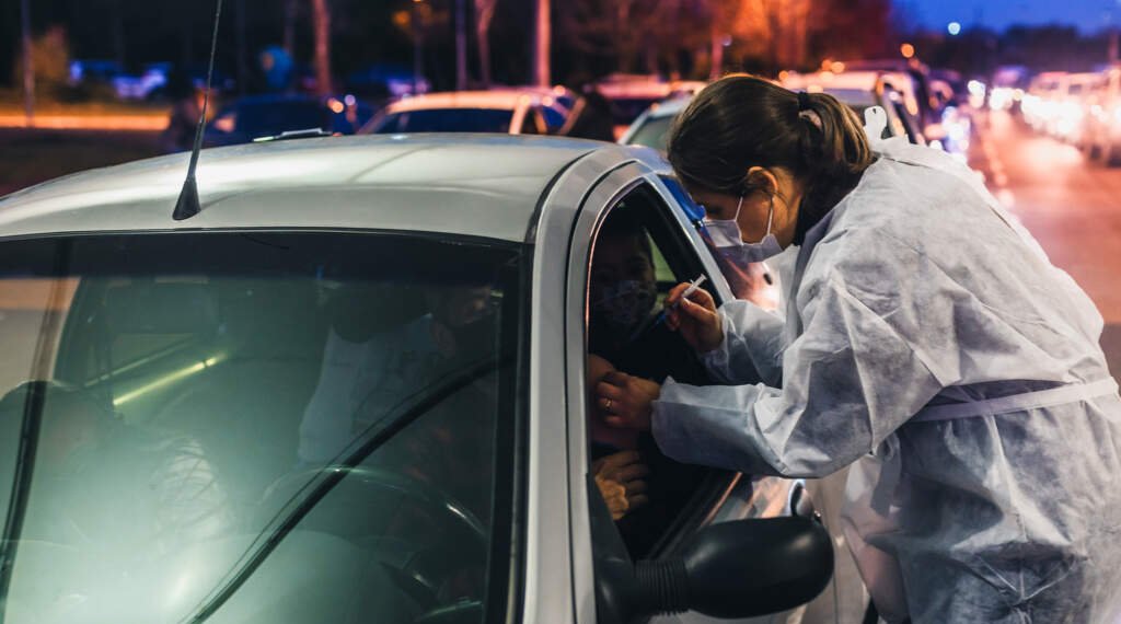 Campo Bom terá vacinação noturna com aplicação de segundas doses Astrazeneca/Fiocruz