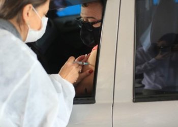 Campo Bom começa a vacinar trabalhadores de supermercados, mercearias, padarias e fruteiras, além do público acima de 43 anos
