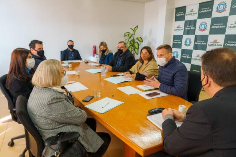 Em mais uma mobilização pelo Hospital Regional Federal, vereadores e prefeitos se reúnem com secretária estadual de Saúde 1 Reuniao hospital lucas unser PMCB