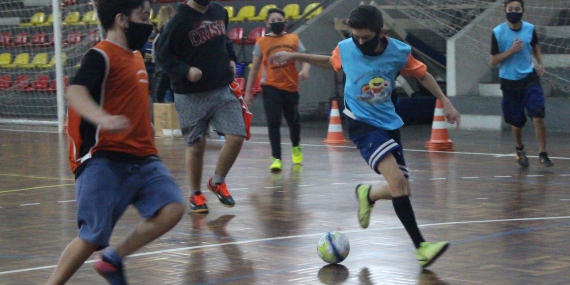 Programa Acolher realiza peneira de futsal no domingo, 22 1 Programa Acolher realiza peneira de futsal no domingo, 22
