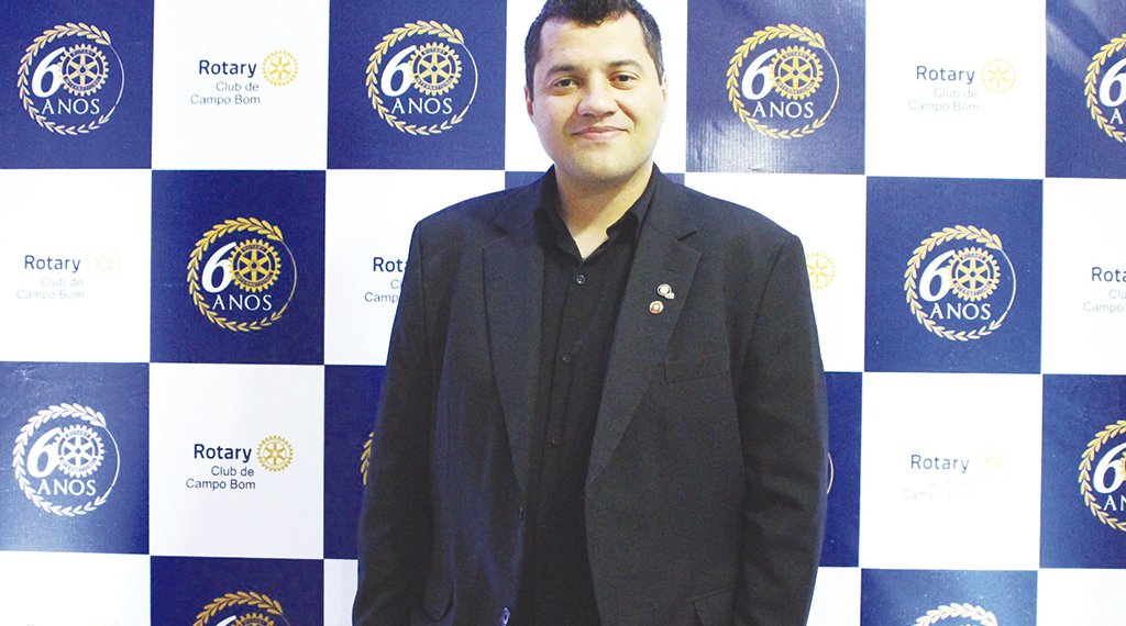 Em adição à equipe, AG tem novo colunista social