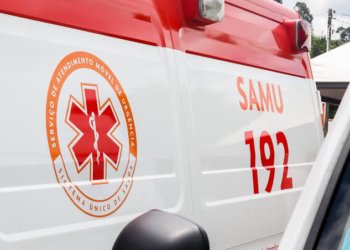 Fiscal de trânsito é atropelada e arrastada no centro de Campo Bom