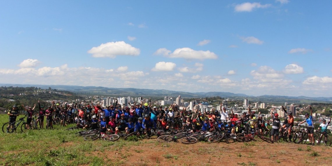 Mais de 150 pessoas participaram do Passeio Ciclístico