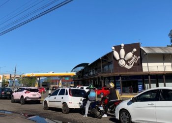 Com medo da paralisação dos caminhoneiros, motoristas fazem filas em postos de combustíveis