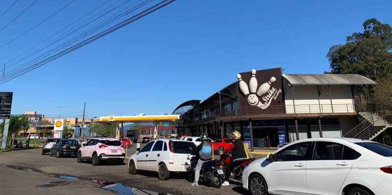 postos de combustiveis fila