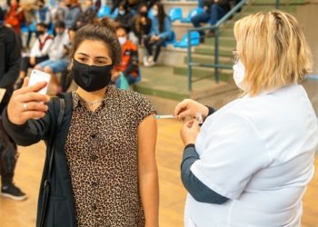 Campo Bom vacina jovens acima dos 15 anos nesta quinta-feira