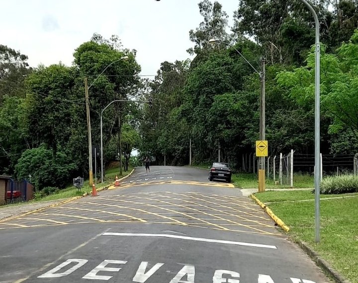 Prefeitura instala semáforo em frente à sede dos bombeiros 1 Prefeitura instala semáforo em frente à sede dos bombeiros