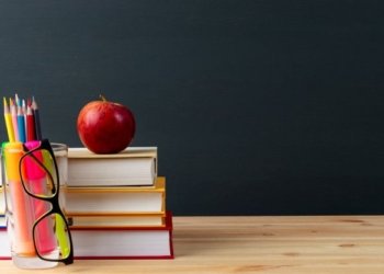 Aos mestres, com carinho