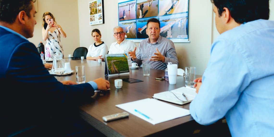 Prefeito participa de reunião com o Dnit sobre a extensão da BR-448 1 Prefeito participa de reunião com o Dnit sobre a extensão da BR-448