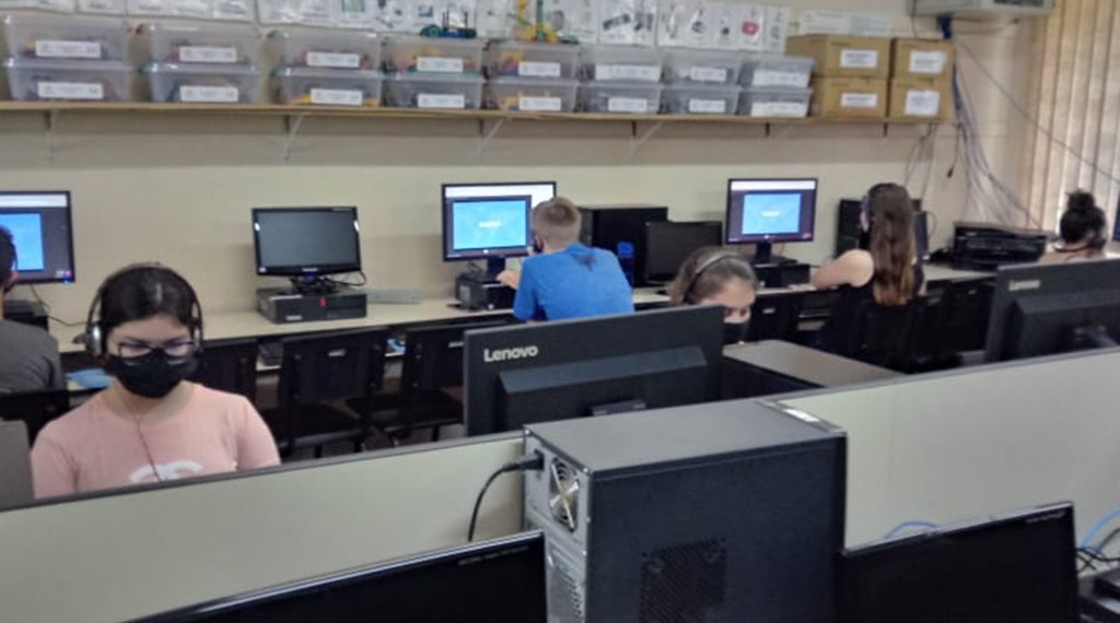 Alunos da rede municipal de ensino participam do Startup Teens Feevale