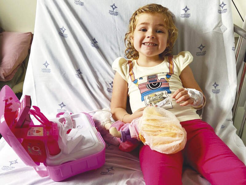 Campo-bonense é a primeira criança a ser operada por meio de cirurgia robótica na Santa Casa de Porto Alegre 3 olivia