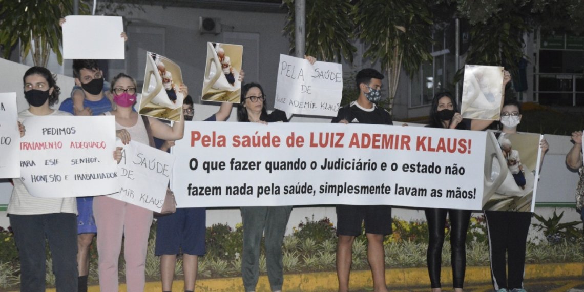 “Meu pai está ficando sem tempo”, suplica família de paciente com câncer que aguarda leito oncológico em Porto Alegre 1 “Meu pai está ficando sem tempo”, suplica família de paciente com câncer que aguarda leito oncológico em Porto Alegre