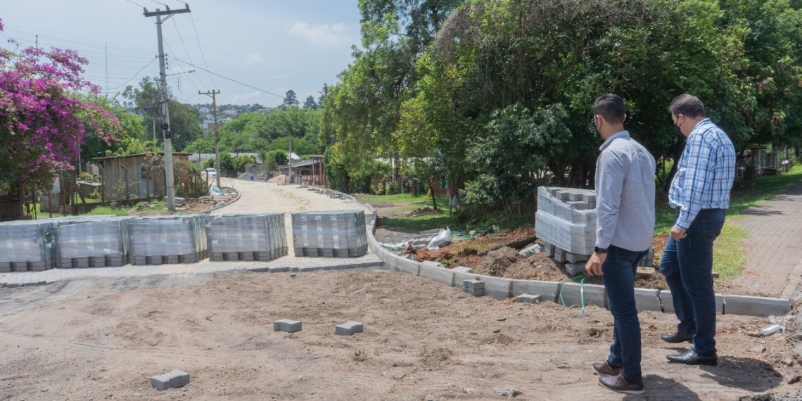 Trecho da Rua dos Andradas que liga ao estacionamento público é pavimentado