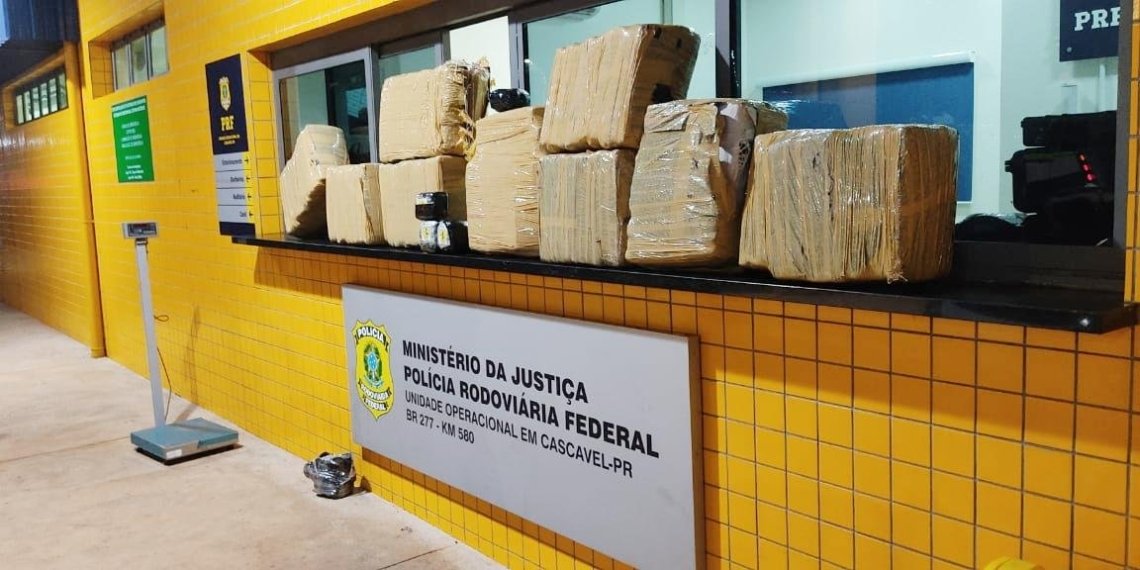 Veículo com placas de Campo Bom é apreendido com mis de 170kg de maconha no Paraná