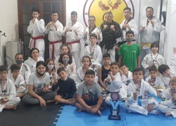Dentre mais de 400 atletas, equipe campo-bonense conquista troféu no XX Rolante Taekwondo Open