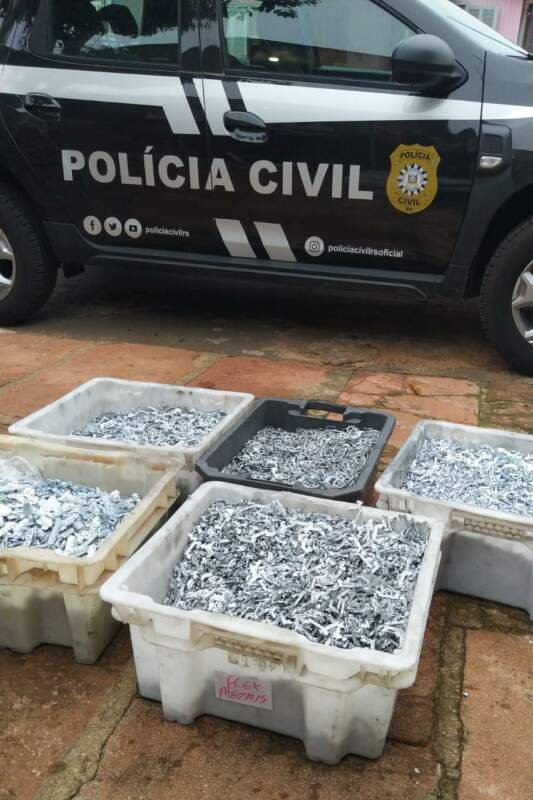 Três indivíduos são presos em flagrante em Campo Bom 5 metal zamac